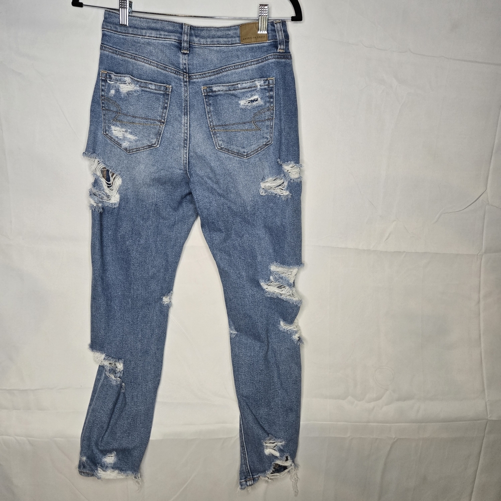 Size 2s American Eagle Distressed Mom Jeans Fall Casual Streetwear High Rise - Picture 2 of 5